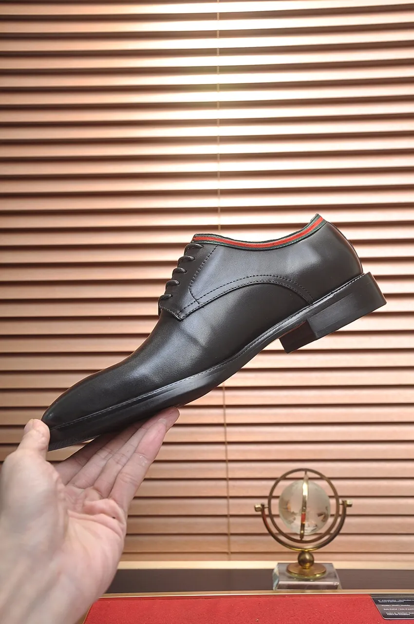 Men's shoes💰500💶Italy's top luxury men's shoe giant (GUCCI) (Gucci) (full cowhide lining) new arrival🍃Original European style🔰 Pleasant to the eye😍In order to make the shoes more durable and non-deformable🌀The production continues to follow traditional methods but there is still no lack of innovation💪Choose original sheepskin for the leather♻️ Smooth and natural And extra bright ⭐Made of imported cowhide, the first choice of rich people 38-45 (45 customized)